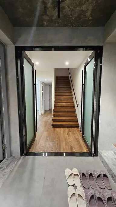 Stay Homnibus Seoul Villa