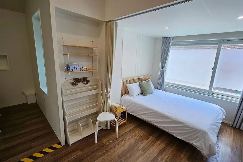 Stay Homnibus Seoul 0*,  South Korea